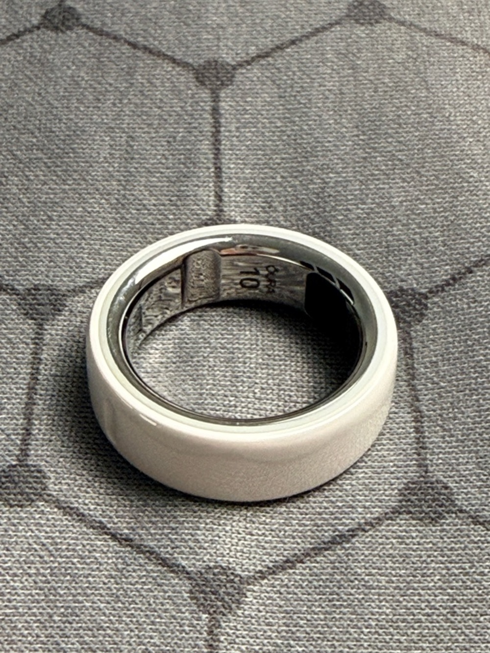 Oura Ring Gen 4 – Ceramic Cloud Like New Full Kit + Charger, 6 Mos Old Size 10 - Picture 2 of 13
